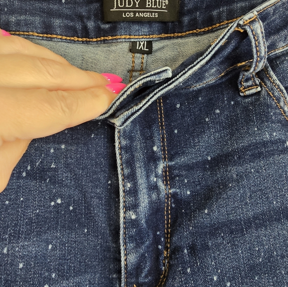 Women's Judy Blue jean shorts, size 1XL - Picture 2 of 6